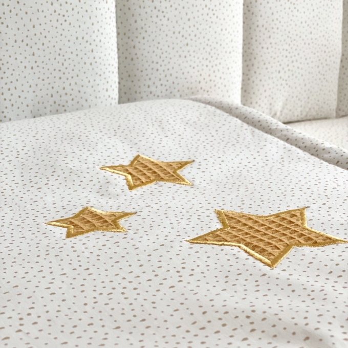 Paturica bebe din satin si stofa de vafe Stars mustar (4)